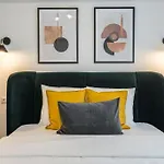 Spectacular - 4br-terrace - Piata Romana Apartman