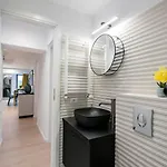 Spectacular - 4br-terrace - Piata Romana Apartman *