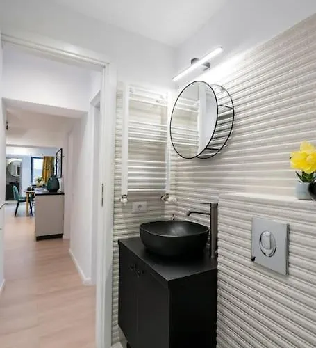 Spectacular - 4br-terrace - Piata Romana Apartman *